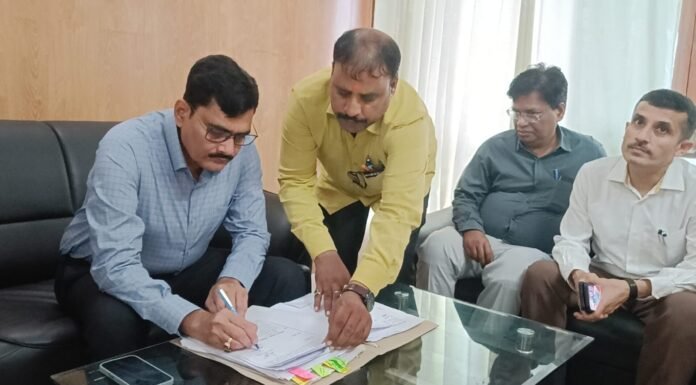 गोरखपुर को नई रफ्तार देने के संकल्प के साथ इंद्र विक्रम सिंह ने संभाला मंडलायुक्त का कार्यभार विकास परियोजनाओं में तेजी, जनसमस्याओं के त्वरित निस्तारण और पारदर्शी प्रशासन पर रहेगा विशेष फोकस