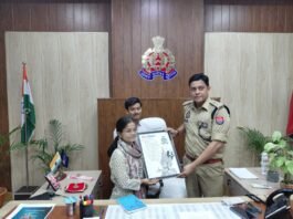 बालिका की कविता में झलका यूपी पुलिस के प्रति सम्मान और विश्वास “उत्तर प्रदेश पुलिस है नाम हमारा” शीर्षक से व्यक्त किया आभार, एसएसपी ने किया सम्मानित