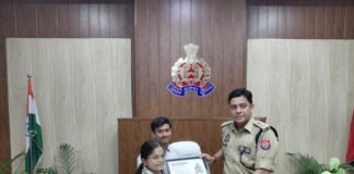 बालिका की कविता में झलका यूपी पुलिस के प्रति सम्मान और विश्वास “उत्तर प्रदेश पुलिस है नाम हमारा” शीर्षक से व्यक्त किया आभार, एसएसपी ने किया सम्मानित