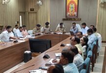 मुख्यमंत्री योगी आदित्यनाथ ने वीडियो कॉन्फ्रेंसिंग से की प्रदेशभर की समीक्षा महिला सुरक्षा, बाढ़, कांवड़ यात्रा और कानून-व्यवस्था पर दिए सख्त निर्देश