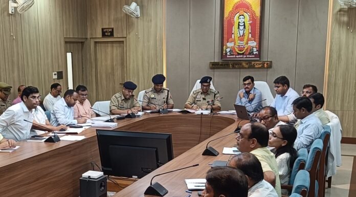 मुख्यमंत्री योगी आदित्यनाथ ने वीडियो कॉन्फ्रेंसिंग से की प्रदेशभर की समीक्षा महिला सुरक्षा, बाढ़, कांवड़ यात्रा और कानून-व्यवस्था पर दिए सख्त निर्देश