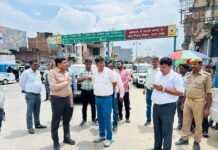 मंडलायुक्त इंद्र विक्रम सिंह ने परखी विकास परियोजनाओं की रफ्तार, धीमी प्रगति पर जताई नाराजगी चारफाटक-असुरन व असुरन-पिपराइच फोरलेन समेत कई परियोजनाओं को समयसीमा में पूरा करने के निर्देश