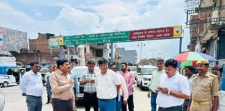 मंडलायुक्त इंद्र विक्रम सिंह ने परखी विकास परियोजनाओं की रफ्तार, धीमी प्रगति पर जताई नाराजगी चारफाटक-असुरन व असुरन-पिपराइच फोरलेन समेत कई परियोजनाओं को समयसीमा में पूरा करने के निर्देश