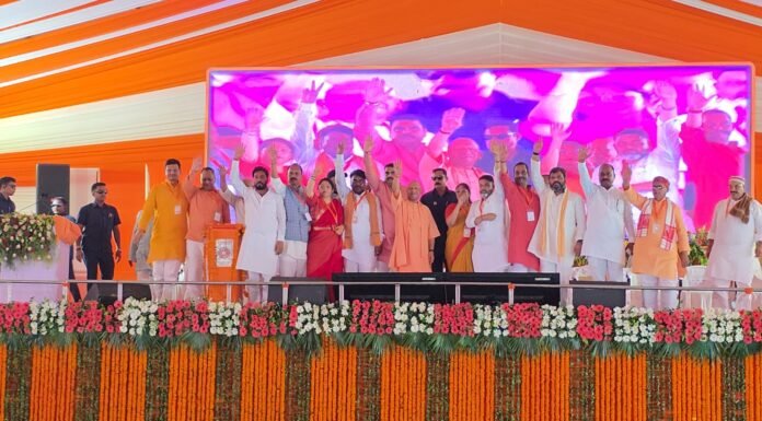 संतकबीरनगर को 684 करोड़ की सौगात, 201 परियोजनाओं का लोकार्पण-शिलान्यास; सीएम योगी ने विपक्ष पर साधा निशाना कबीर की धरती से विकास और विरासत का संदेश, तामेश्वरनाथ कॉरिडोर, कबीर अकादमी और मेडिकल कॉलेज समेत कई योजनाओं का किया जिक्र