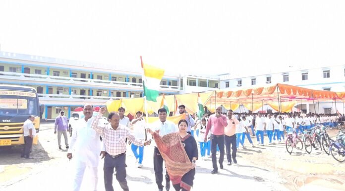 सूर्या के नौनिहालों ने निकाली भव्य तिरंगा यात्रा, गूंजे भारत माता की जय के नारे डॉ. उदय प्रताप चतुर्वेदी के नेतृत्व में निकली यात्रा, अमर शहीदों के बलिदान को किया नमन