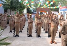 तिरंगे के रंग में सजा कोतवाली थाना, शान से लहराया राष्ट्रध्वज पुलिसकर्मियों ने कर्तव्य, निष्ठा और निष्पक्षता से दायित्व निभाने का लिया संकल्प