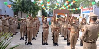 तिरंगे के रंग में सजा कोतवाली थाना, शान से लहराया राष्ट्रध्वज पुलिसकर्मियों ने कर्तव्य, निष्ठा और निष्पक्षता से दायित्व निभाने का लिया संकल्प