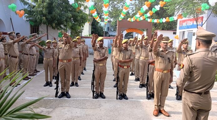 तिरंगे के रंग में सजा कोतवाली थाना, शान से लहराया राष्ट्रध्वज पुलिसकर्मियों ने कर्तव्य, निष्ठा और निष्पक्षता से दायित्व निभाने का लिया संकल्प