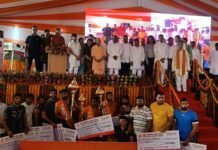 नागपंचमी पर गोरखनाथ मंदिर में गूंजी कुश्ती की हुंकार, सीएम योगी ने विजेताओं को किया सम्मानित साढ़े तीन सौ पहलवानों ने दिखाया दमखम, गांव-गांव खेल सुविधाएं बढ़ाने पर जोर