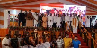 नागपंचमी पर गोरखनाथ मंदिर में गूंजी कुश्ती की हुंकार, सीएम योगी ने विजेताओं को किया सम्मानित साढ़े तीन सौ पहलवानों ने दिखाया दमखम, गांव-गांव खेल सुविधाएं बढ़ाने पर जोर