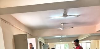 बच्चों के बीच पहुंचे मंडलायुक्त, साथ बैठकर खाया भोजन अटल आवासीय विद्यालय में औचक निरीक्षण के दौरान इंद्र विक्रम सिंह ने परखी मेस की गुणवत्ता, पढ़ाई-सुरक्षा और व्यवस्थाओं का लिया जायजा