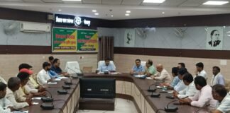 किसान दिवस में डीएम ने सुनी समस्याएं, एफपीओ को मजबूत करने पर जोर कहा—किसानों की शिकायतों का मौके पर जांच कर हो गुणवत्तापूर्ण निस्तारण, उत्पादन के साथ बाजार और उचित मूल्य पर भी दें ध्यान