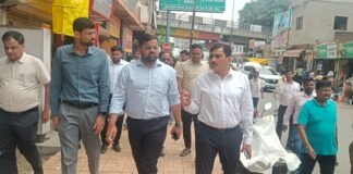 विरासत गलियारे के अधूरे काम पर मंडलायुक्त सख्त, जल्द पूरा करने के निर्देश नाले के बाहर बिखरे फाइबर तार और अधूरे भवन देख भड़के इंद्र विक्रम सिंह, फिनिशिंग-सफाई पर भी दिया जोर