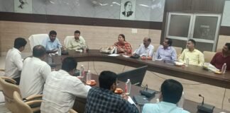 टेराकोटा को नई उड़ान देने की तैयारी, कारीगरों को बाजार से जोड़ने पर जोर ओडीओपी की बैठक में डीएम ने योजनाओं का लाभ दिलाने के दिए निर्देश, ब्रांडिंग, डिजाइन और ऑनलाइन मार्केटिंग बढ़ाने पर जोर