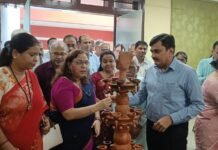 रंगों में दिखी कला की दुनिया, बुद्ध की विरासत से रूबरू हुए दर्शक बौद्ध संग्रहालय में अंतरराष्ट्रीय ललित कला प्रदर्शनी का मंडलायुक्त ने किया उद्घाटन