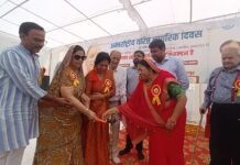 बुजुर्गों का सम्मान, अनुभव और संस्कारों को सलाम सीनियर सिटीजन डे केयर सेंटर में स्वास्थ्य परीक्षण, सांस्कृतिक कार्यक्रम और सम्मान समारोह