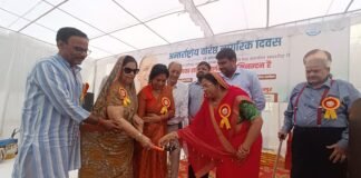 बुजुर्गों का सम्मान, अनुभव और संस्कारों को सलाम सीनियर सिटीजन डे केयर सेंटर में स्वास्थ्य परीक्षण, सांस्कृतिक कार्यक्रम और सम्मान समारोह