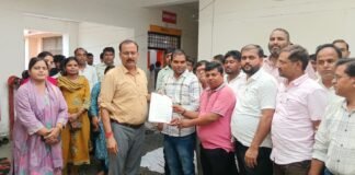 लेखपाल संघ ने एसडीएम को सौंपा ज्ञापन अध्यक्ष राम प्रताप यादव की अध्यक्षता में भ्रष्टाचार ट्रैप कार्रवाई के विरोध में उठाई आवाज