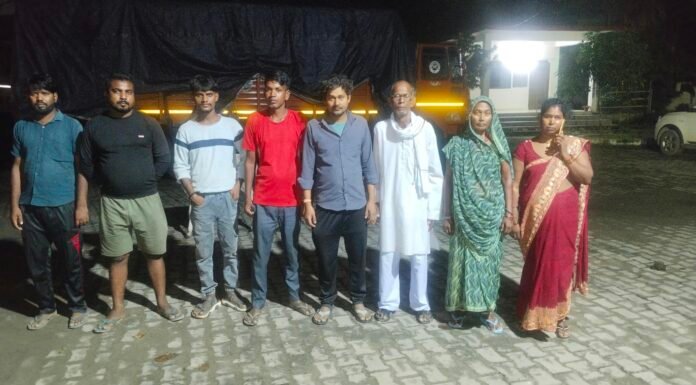बेंगलुरु से घर लौटते समय भटक गया युवक, पुलिस ने मेहदावल बाईपास से बरामद कर परिजनों को सौंपा तकनीकी मदद से मिली लोकेशन, चौकी प्रभारी मगहर की टीम ने तत्परता दिखाकर युवक को सुरक्षित पहुंचाया