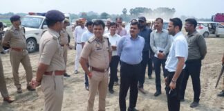 सीएम के देवरिया दौरे की तैयारियों परखी, मंडलायुक्त-डीआईजी ने दिए पुख्ता इंतजाम के निर्देश कार्यक्रम स्थल का निरीक्षण कर सुरक्षा, यातायात और भीड़ प्रबंधन की व्यवस्था देखी