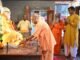 गोरखनाथ मंदिर पहुंचे मुख्यमंत्री योगी आदित्यनाथ गुरु गोरक्षनाथ की पूजा-अर्चना कर ब्रह्मलीन महंत अवैद्यनाथ की समाधि पर टेका माथा