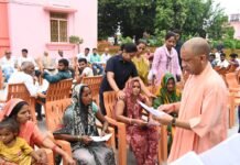 हर पीड़ित की समस्या का समाधान सरकार की प्राथमिकता : योगी जी जनता दर्शन में सीएम ने करीब 200 लोगों की सुनीं समस्याएं, अधिकारियों को त्वरित और गुणवत्तापूर्ण निस्तारण के निर्देश