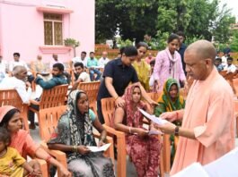 हर पीड़ित की समस्या का समाधान सरकार की प्राथमिकता : योगी जी जनता दर्शन में सीएम ने करीब 200 लोगों की सुनीं समस्याएं, अधिकारियों को त्वरित और गुणवत्तापूर्ण निस्तारण के निर्देश