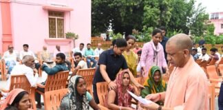 हर पीड़ित की समस्या का समाधान सरकार की प्राथमिकता : योगी जी जनता दर्शन में सीएम ने करीब 200 लोगों की सुनीं समस्याएं, अधिकारियों को त्वरित और गुणवत्तापूर्ण निस्तारण के निर्देश