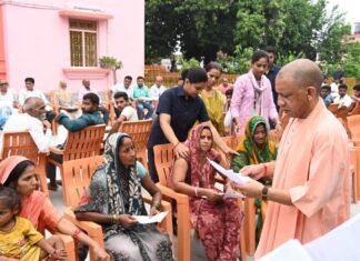 हर पीड़ित की समस्या का समाधान सरकार की प्राथमिकता : योगी जी जनता दर्शन में सीएम ने करीब 200 लोगों की सुनीं समस्याएं, अधिकारियों को त्वरित और गुणवत्तापूर्ण निस्तारण के निर्देश