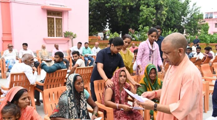 हर पीड़ित की समस्या का समाधान सरकार की प्राथमिकता : योगी जी जनता दर्शन में सीएम ने करीब 200 लोगों की सुनीं समस्याएं, अधिकारियों को त्वरित और गुणवत्तापूर्ण निस्तारण के निर्देश