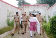 डीएम-एसपी ने जिला कारागार का किया निरीक्षण, व्यवस्थाओं को परखा बैरक, रसोईघर और चिकित्सालय का जायजा, बंदियों से संवाद कर जानी समस्याएं