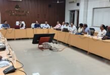 स्वास्थ्य कार्यक्रमों की मंडलीय समीक्षा, आयुक्त ने दिए प्रभावी क्रियान्वयन के निर्देश स्वास्थ्य योजनाओं की भौतिक एवं वित्तीय प्रगति की हुई समीक्षा, तीनों जिलों के अधिकारी रहे मौजूद