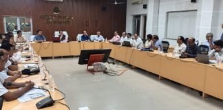 स्वास्थ्य कार्यक्रमों की मंडलीय समीक्षा, आयुक्त ने दिए प्रभावी क्रियान्वयन के निर्देश स्वास्थ्य योजनाओं की भौतिक एवं वित्तीय प्रगति की हुई समीक्षा, तीनों जिलों के अधिकारी रहे मौजूद