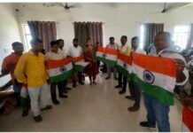 हर घर तिरंगा अभियान के तहत बाघनगर-बखिरा में हुआ तिरंगा वितरण नगर पंचायत अध्यक्ष ने कर्मचारियों को दिलाया अभियान को जन-जन तक पहुंचाने का संकल्प