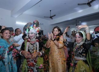 पुलिस लाइन में गूंजे कान्हा के भजन, रासलीला ने बांधा समां डीएम और एसएसपी ने पुलिस परिवार के साथ की पूजा-अर्चना, बच्चों की मनमोहक प्रस्तुतियों ने मोहा मन