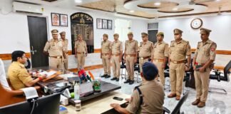 IGRS में लापरवाही पर दरोगा-सिपाही को दौड़ लगाने की सजा एसपी ने समीक्षा में पकड़ी लापरवाही, विभागीय जांच और फाइल खोलने के भी निर्देश