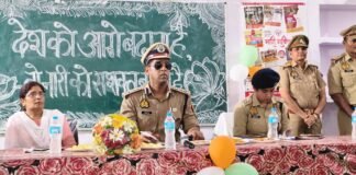 डीआईजी संजीव त्यागी ने छात्राओं को किया जागरूक, बोले- डरें नहीं, हेल्पलाइन को बनाएं हथियार बेगम खैर गर्ल्स इंटर कॉलेज में मिशन शक्ति और साइबर जागरूकता कार्यक्रम, 1090, 112 और 1930 की दी जानकारी