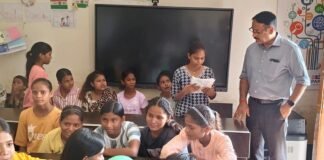 कस्तूरबा विद्यालय में 86 में 37 छात्राएं मिलीं उपस्थित, एक शिक्षिका भी गैरहाजिर डीएम के निरीक्षण में अंग्रेजी शिक्षक की कमी, भवन और शौचालय की स्थिति भी मिली असंतोषजनक