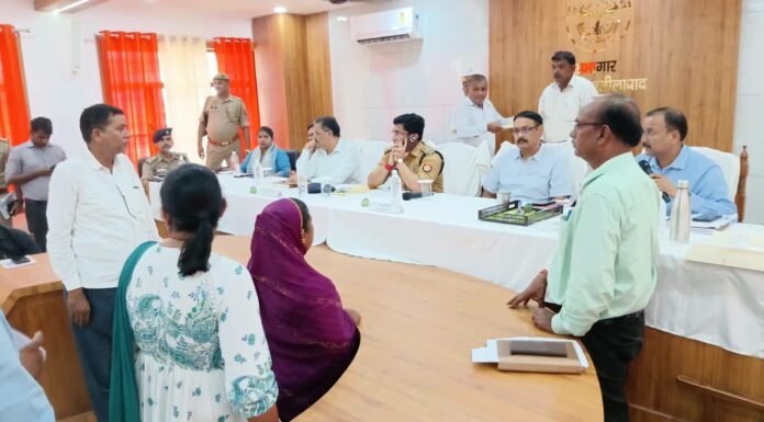 संपूर्ण समाधान दिवस में 175 शिकायतों की सुनवाई, 24 का मौके पर निस्तारण तीनों तहसीलों में अधिकारियों ने सुनीं फरियादियों की समस्याएं, शेष शिकायतों के समयबद्ध और गुणवत्तापूर्ण निस्तारण के निर्देश