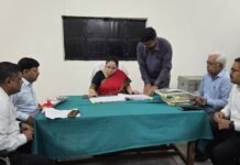 नवागत डीएम अनुज मलिक ने संभाला कार्यभार जनसमस्याओं का त्वरित और गुणवत्तापूर्ण निस्तारण प्राथमिकता, योजनाओं के प्रभावी क्रियान्वयन पर जोर
