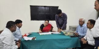 नवागत डीएम अनुज मलिक ने संभाला कार्यभार जनसमस्याओं का त्वरित और गुणवत्तापूर्ण निस्तारण प्राथमिकता, योजनाओं के प्रभावी क्रियान्वयन पर जोर