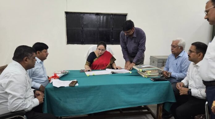 नवागत डीएम अनुज मलिक ने संभाला कार्यभार जनसमस्याओं का त्वरित और गुणवत्तापूर्ण निस्तारण प्राथमिकता, योजनाओं के प्रभावी क्रियान्वयन पर जोर