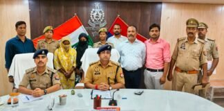 ई-रिक्शा में झोला काटकर चेन चोरी करने वाली दो महिलाएं गिरफ्तार चेन, नकदी, कटर समेत सामान बरामद, मध्य प्रदेश के राजगढ़ की रहने वाली हैं आरोपी
