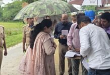 मगहर कताई मिल का डीएम ने किया निरीक्षण, 18 एकड़ अतिरिक्त जमीन की तलाश टेक्सटाइल एवं अपैरल पार्क के लिए उपलब्ध है 38 एकड़ भूमि, डीएम अनुज मलिक ने किसानों से भी की वार्ता