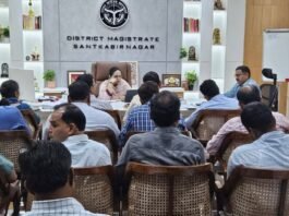 1540 शिक्षक मतदाताओं के लिए बनाए गए सात मतदेय स्थल गोरखपुर-फैजाबाद खंड शिक्षक निर्वाचन की तैयारियों की डीएम ने की समीक्षा, तीन जोन और सात सेक्टर में बांटा गया जिला