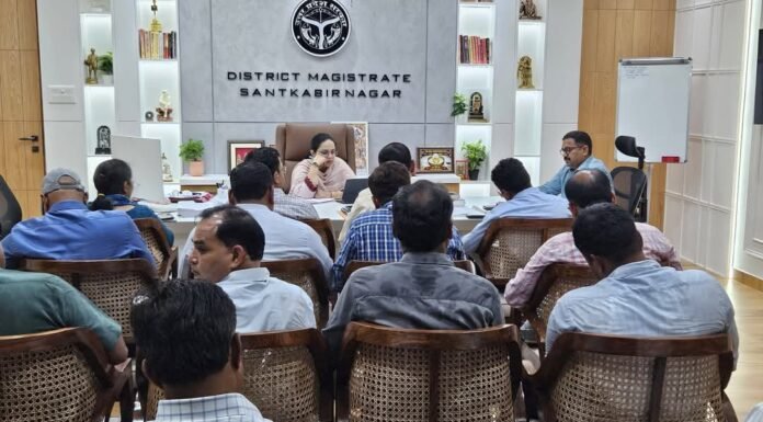 1540 शिक्षक मतदाताओं के लिए बनाए गए सात मतदेय स्थल गोरखपुर-फैजाबाद खंड शिक्षक निर्वाचन की तैयारियों की डीएम ने की समीक्षा, तीन जोन और सात सेक्टर में बांटा गया जिला