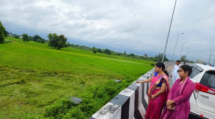 बारिश से फसलों पर आफत, खेतों में नुकसान देखने पहुंचे डीएम-एसपी अकबरपुर और भीटी के प्रभावित इलाकों का किया निरीक्षण, क्षति का आकलन कर किसानों को जल्द सहायता दिलाने के निर्देश
