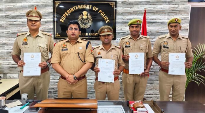 सीसीटीएनएस रैंकिंग में संतकबीरनगर प्रदेश में अव्वल एसपी और एएसपी को मिला प्रशस्ति पत्र, उत्कृष्ट कार्य करने वाले पुलिसकर्मियों को नकद पुरस्कार