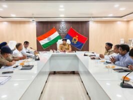 अपराध नियंत्रण को लेकर एसपी ने कसे पुलिस अधिकारियों के पेंच मासिक अपराध गोष्ठी में लंबित विवेचनाओं, महिला अपराध, साइबर क्राइम और त्योहारों की सुरक्षा व्यवस्था की समीक्षा