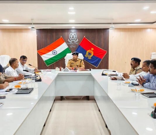 अपराध नियंत्रण को लेकर एसपी ने कसे पुलिस अधिकारियों के पेंच मासिक अपराध गोष्ठी में लंबित विवेचनाओं, महिला अपराध, साइबर क्राइम और त्योहारों की सुरक्षा व्यवस्था की समीक्षा
